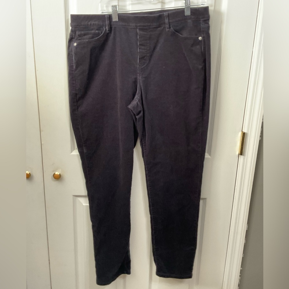 J Jill corduroy. Straight leg pants. Stretch. Black. size L.